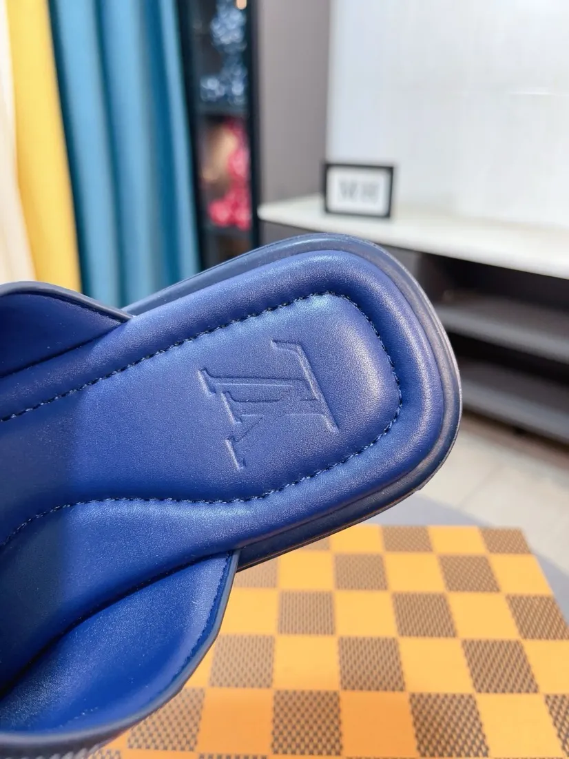 Men's shoes 💰380🌹🌹 (lv-Louis Vuitton) New men's slippers, high-end boutique, exquisite embossed logo decoration on the upper, fine workmanship, super soft soles, casual, loose and comfortable, a must-have in summer! \nsize：38-44